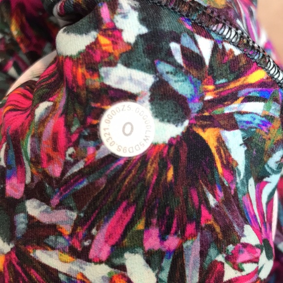 Like New LuluLemon Leggings - Picture 8 of 8